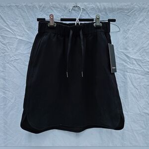 Lululemon woman's skirt